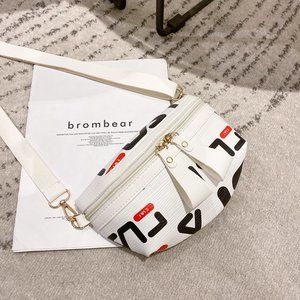 White women's one shoulder crossbody bag Size 15.5x3x22.5